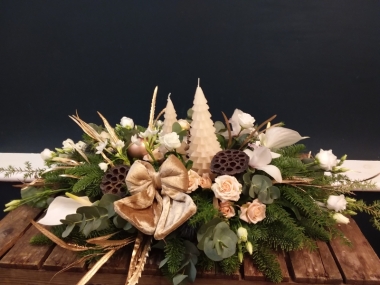 Christmas Stunning Table Arrangement